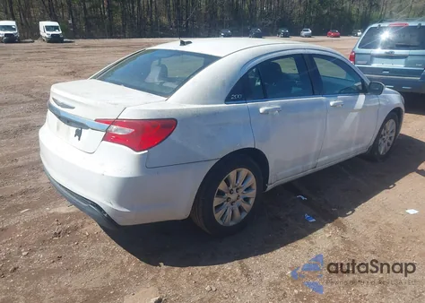 2014 Chrysler 200 Lx z USA, uszkodzony, nr VIN 1C3CCBAB2EN142008